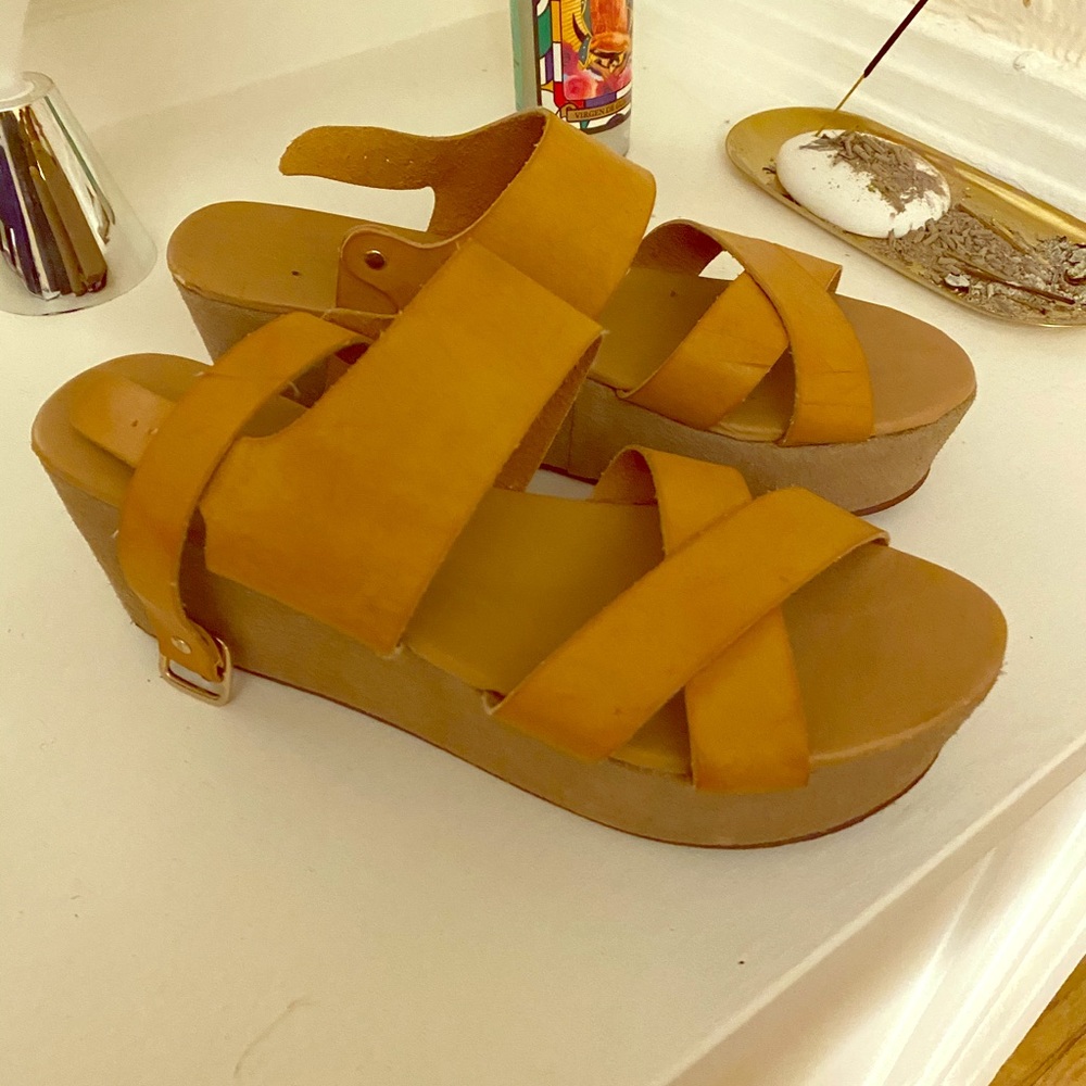Urban Outfitter platform leather sandals!